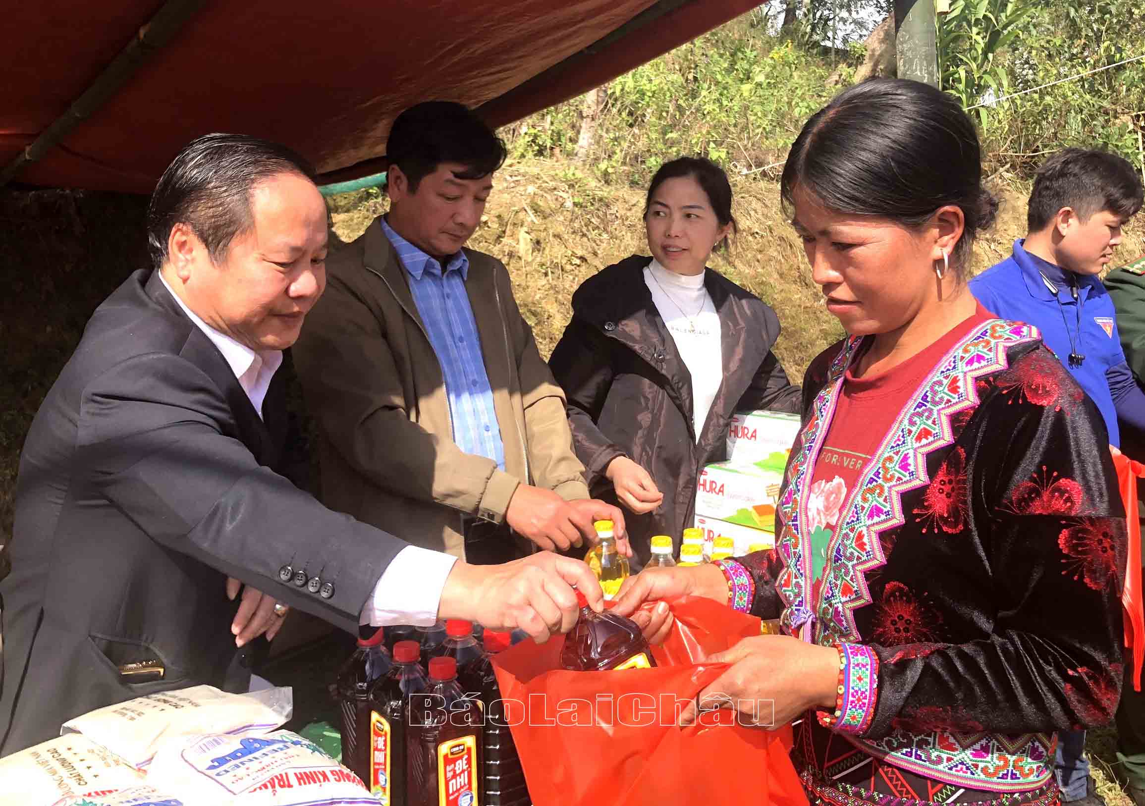 Phó Chủ tịch Thường trực UBND tỉnh Tống Thanh Hải tham dự chương trình “Xuân biên phòng ấm lòng dân bản” tại huyện Sìn Hồ